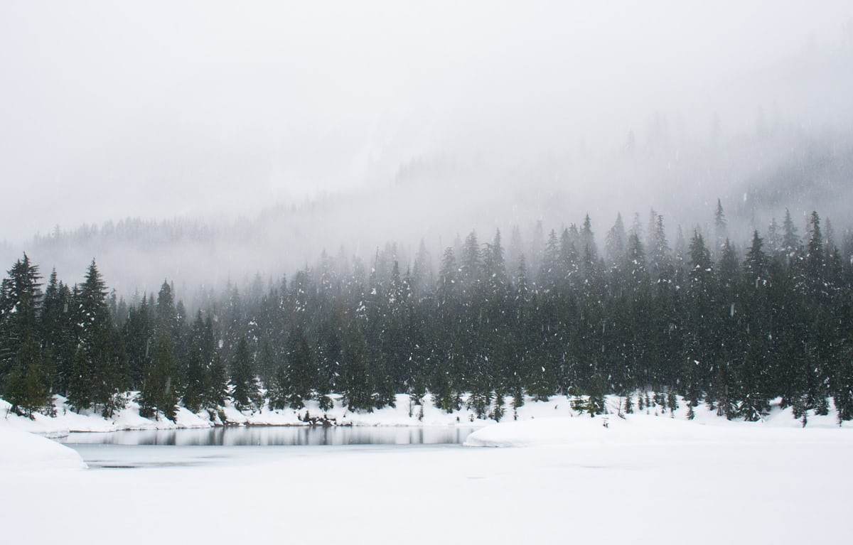 Lac d'altitude en hiver à Tignes, Savoie
