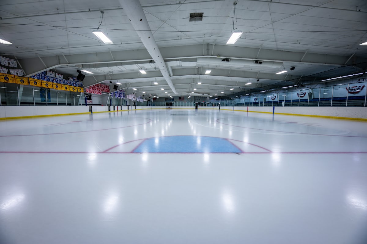 Gioco di hockey sulla pista di ghiaccio Pralognan-la-Vanoise