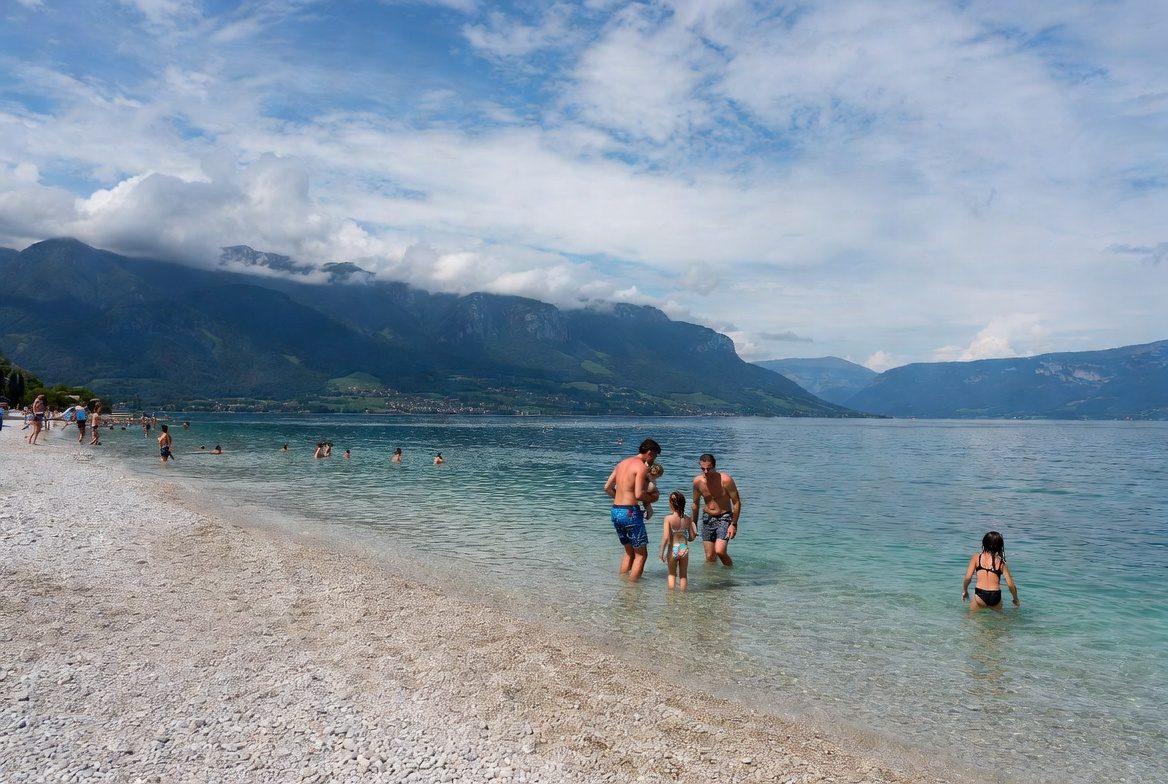 Plage du Lido, das Ostufer des Lac du Bourget, Savoie