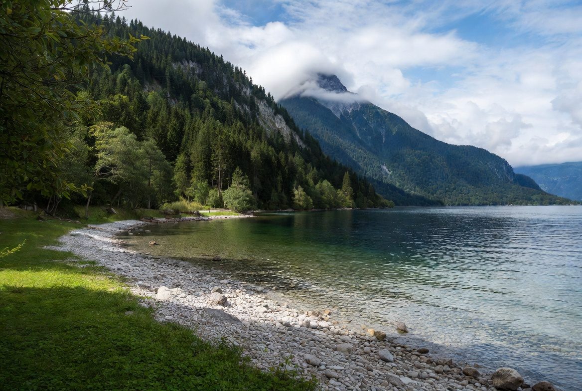 Aiguebelette-le-Lac beach am Seeufer, Savoie
