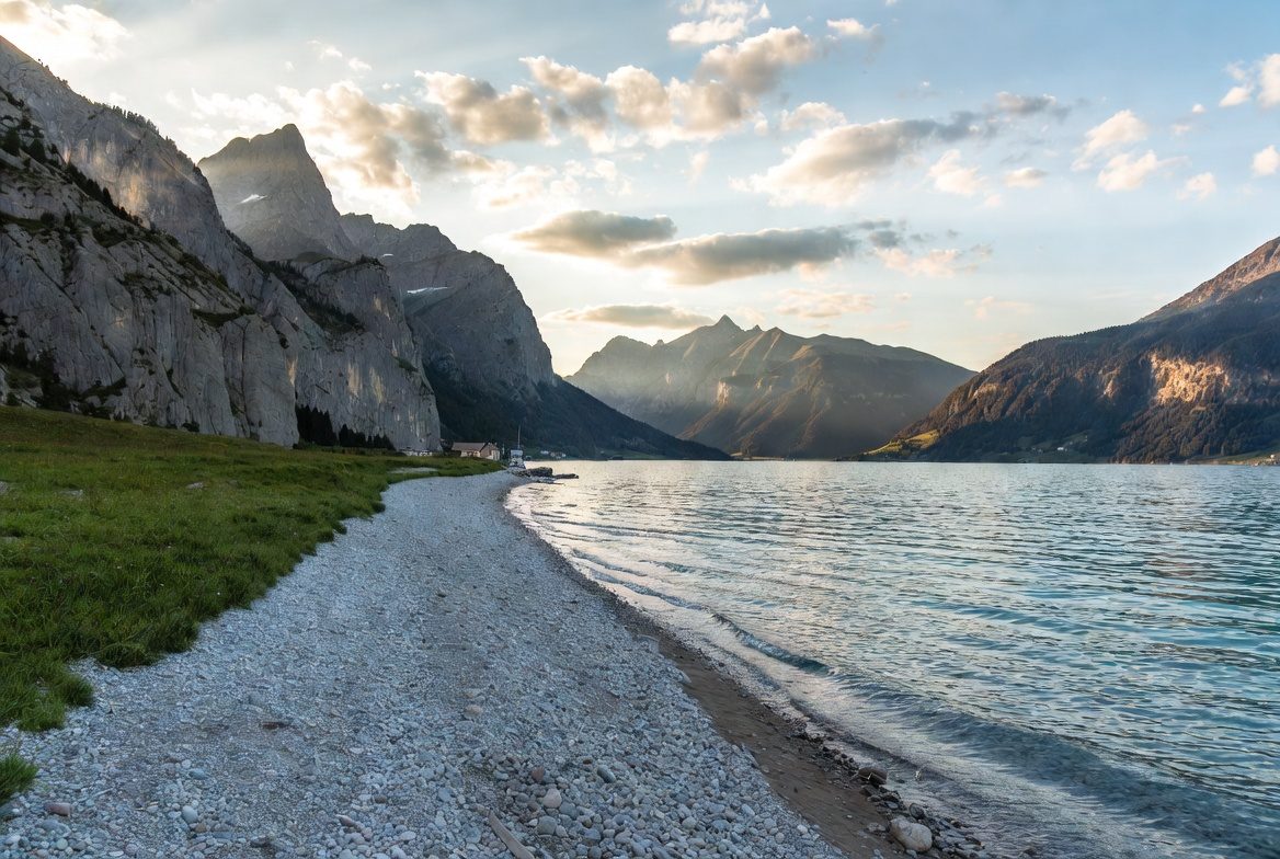 Plage de la Pointe de l'Ardre, la sponda nord-orientale del Lac du Bourget, Savoie