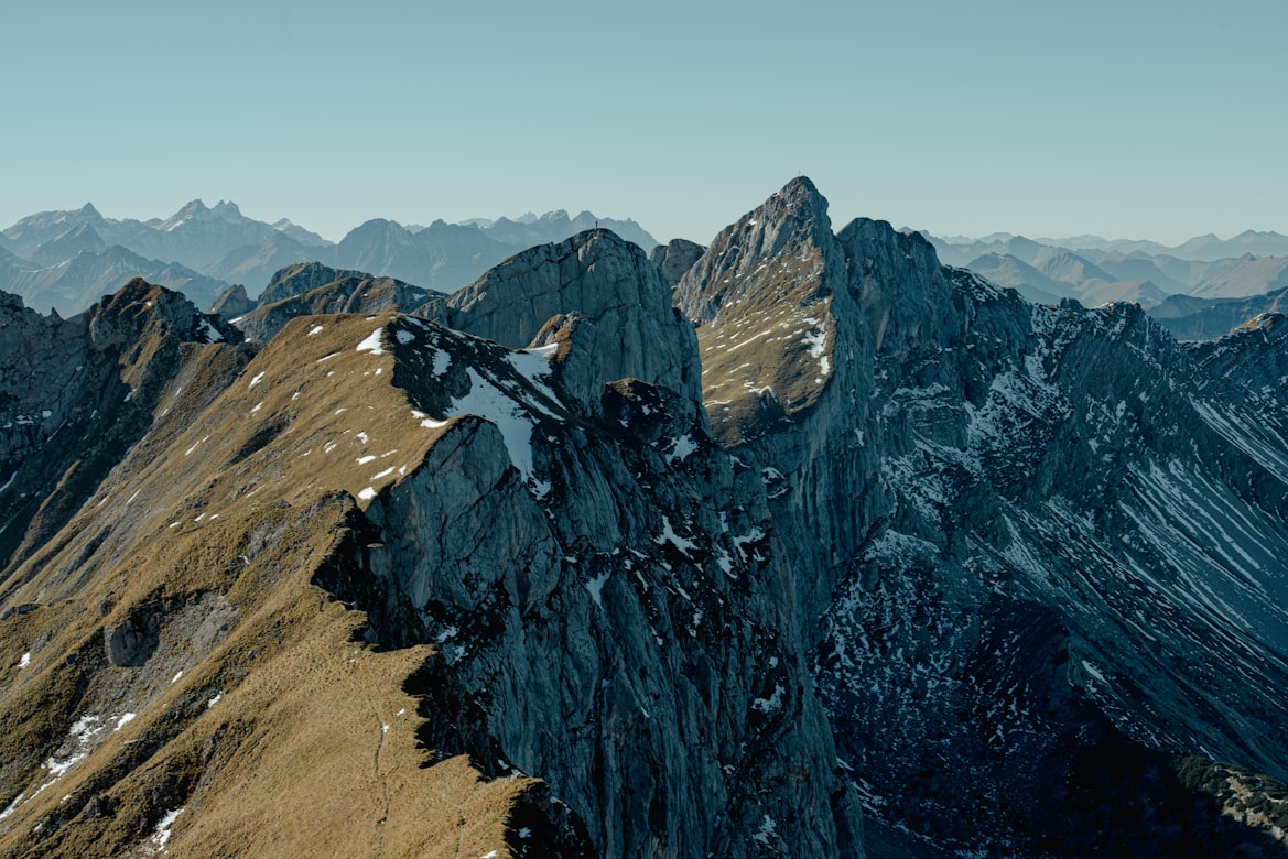 Dent du Chat au-dessus du lac du Bourget, Savoie