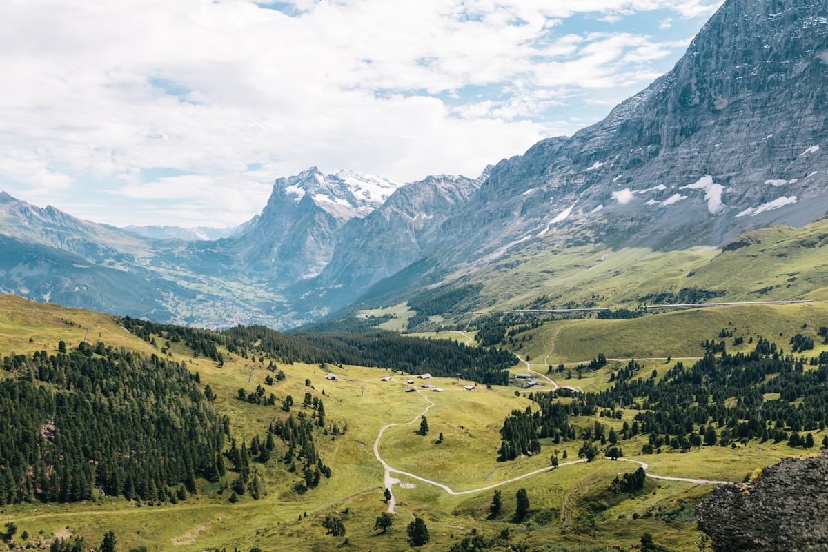 Sentiers au-dessus du lac d'Aiguebelette, avant-pays savoyard
