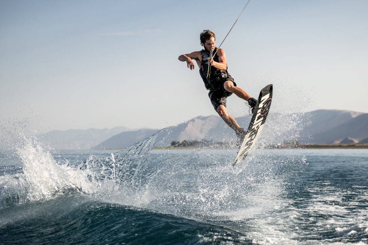 Wakeboard tracté au téléski nautique en Combe de Savoie
