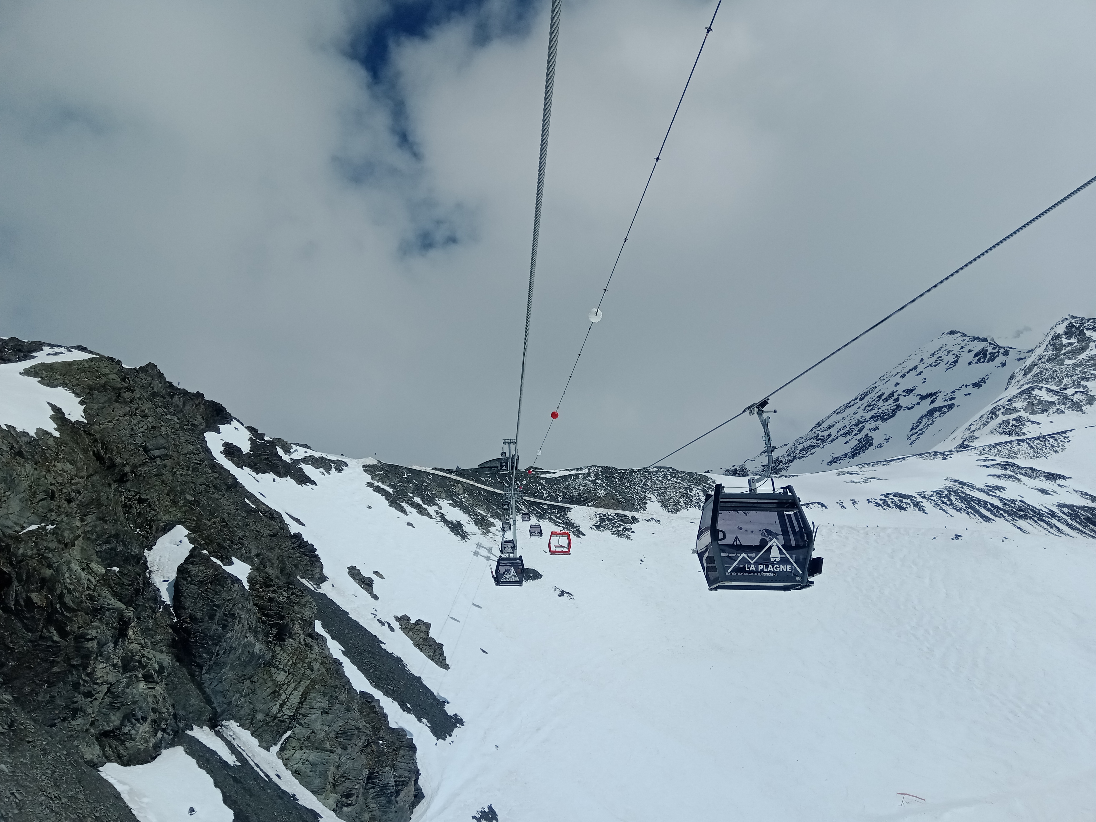 La télécabine des Glaciers au glacier de Bellecôte